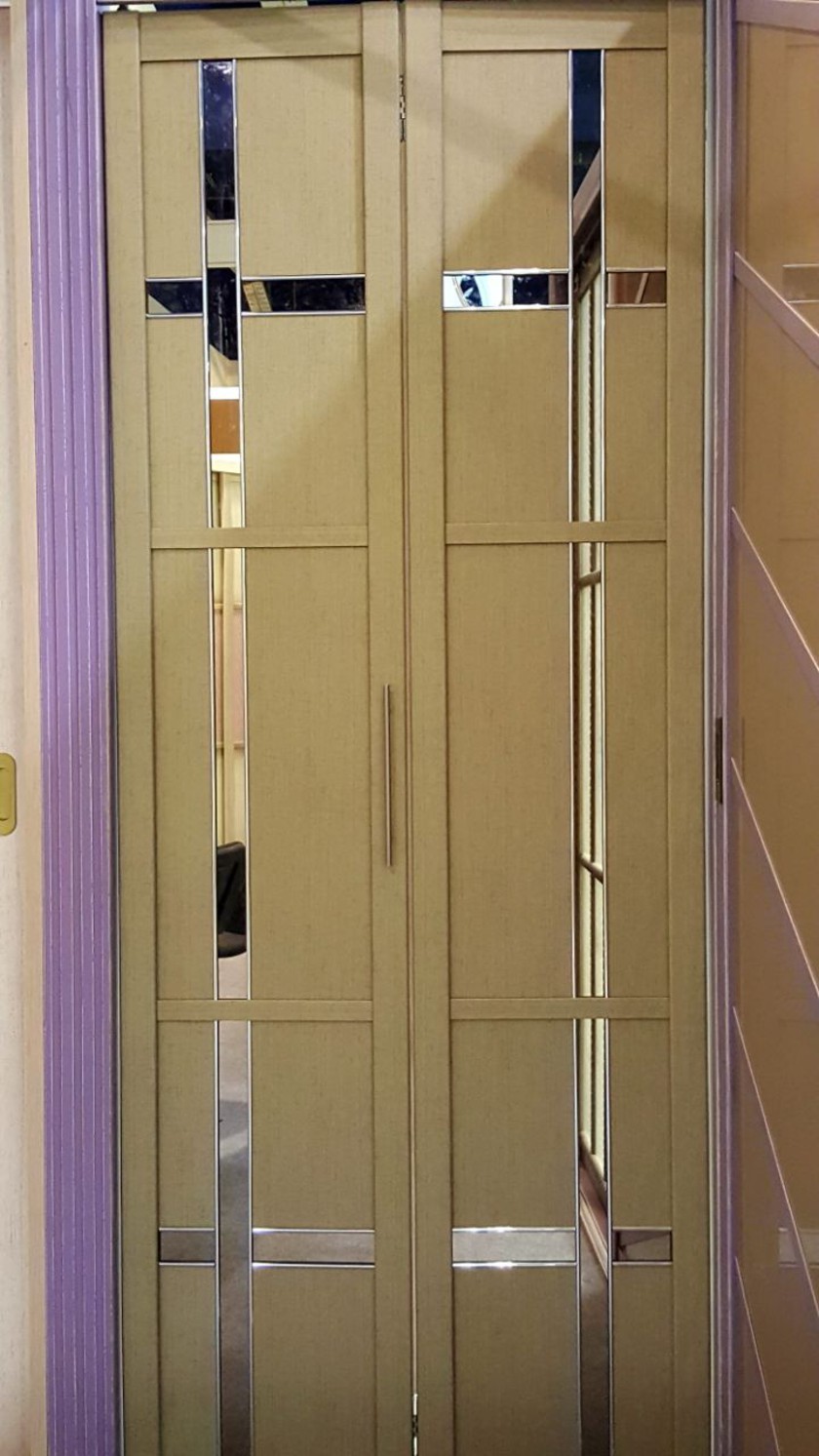 Двери гармошка шпонированные с зеркальным декором Шымкент