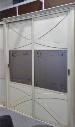 Классический шкаф купе с эксклюзивным декором Шымкент